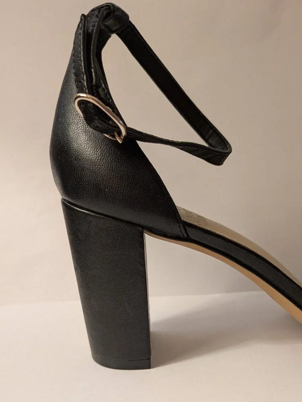 VINCE CAMUTO /  Heeled Black Sandal/size 7.5